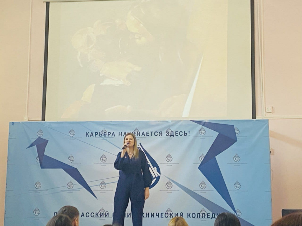 концерт ко Дню матери.jpg